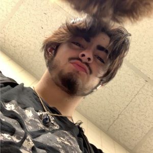 Meet your Posher, Emmanuel